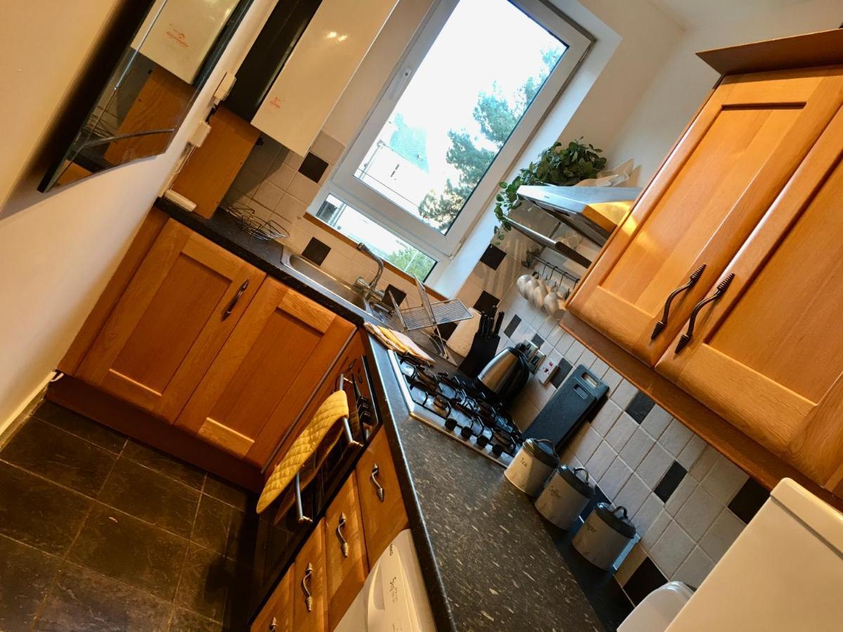 Cosy 2 Bedroom Central Apartment - Free Parking, Free Wifi أبردين المظهر الخارجي الصورة