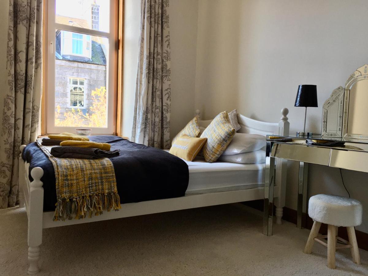 Cosy 2 Bedroom Central Apartment - Free Parking, Free Wifi أبردين المظهر الخارجي الصورة