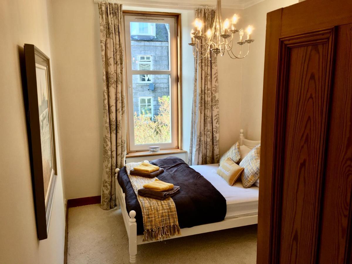 Cosy 2 Bedroom Central Apartment - Free Parking, Free Wifi أبردين المظهر الخارجي الصورة