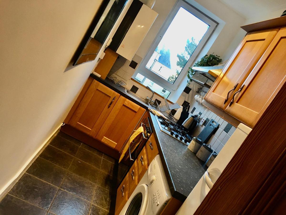 Cosy 2 Bedroom Central Apartment - Free Parking, Free Wifi أبردين المظهر الخارجي الصورة