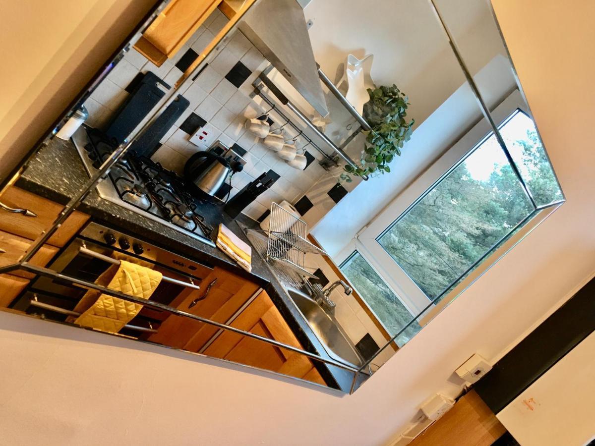 Cosy 2 Bedroom Central Apartment - Free Parking, Free Wifi أبردين المظهر الخارجي الصورة